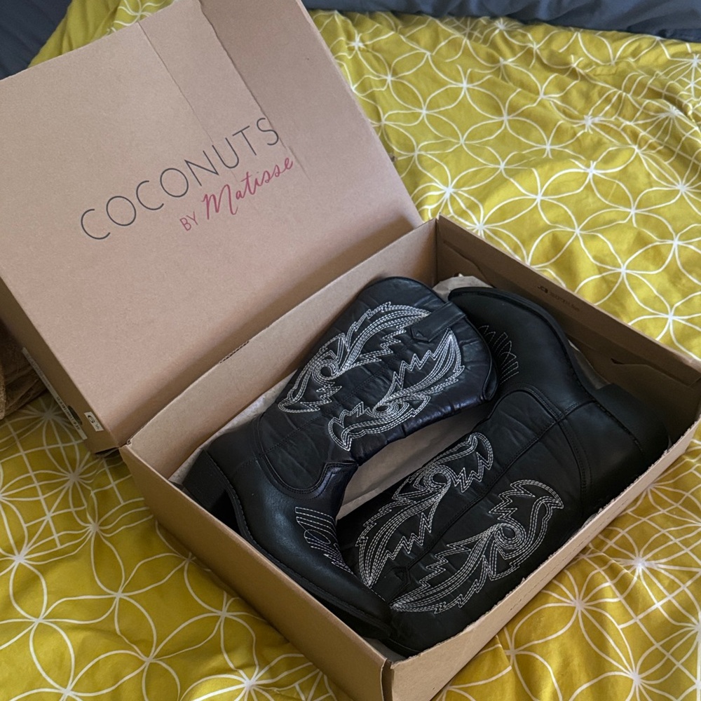 Coconuts by Matisse Black and Silver Embroidered Boots